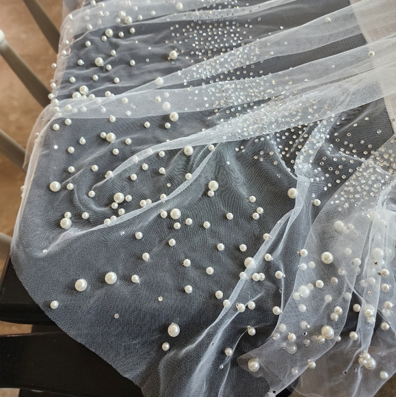 Beaded Fingertip Veil - White - Picture 2 of 3